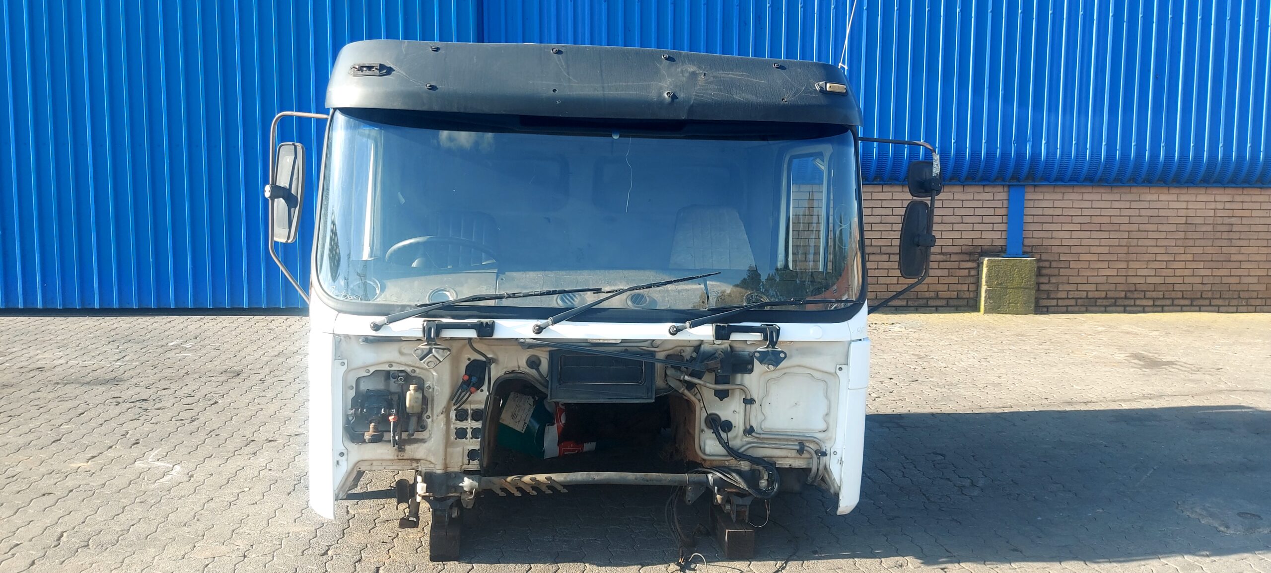 Man F90 19-352 Cab